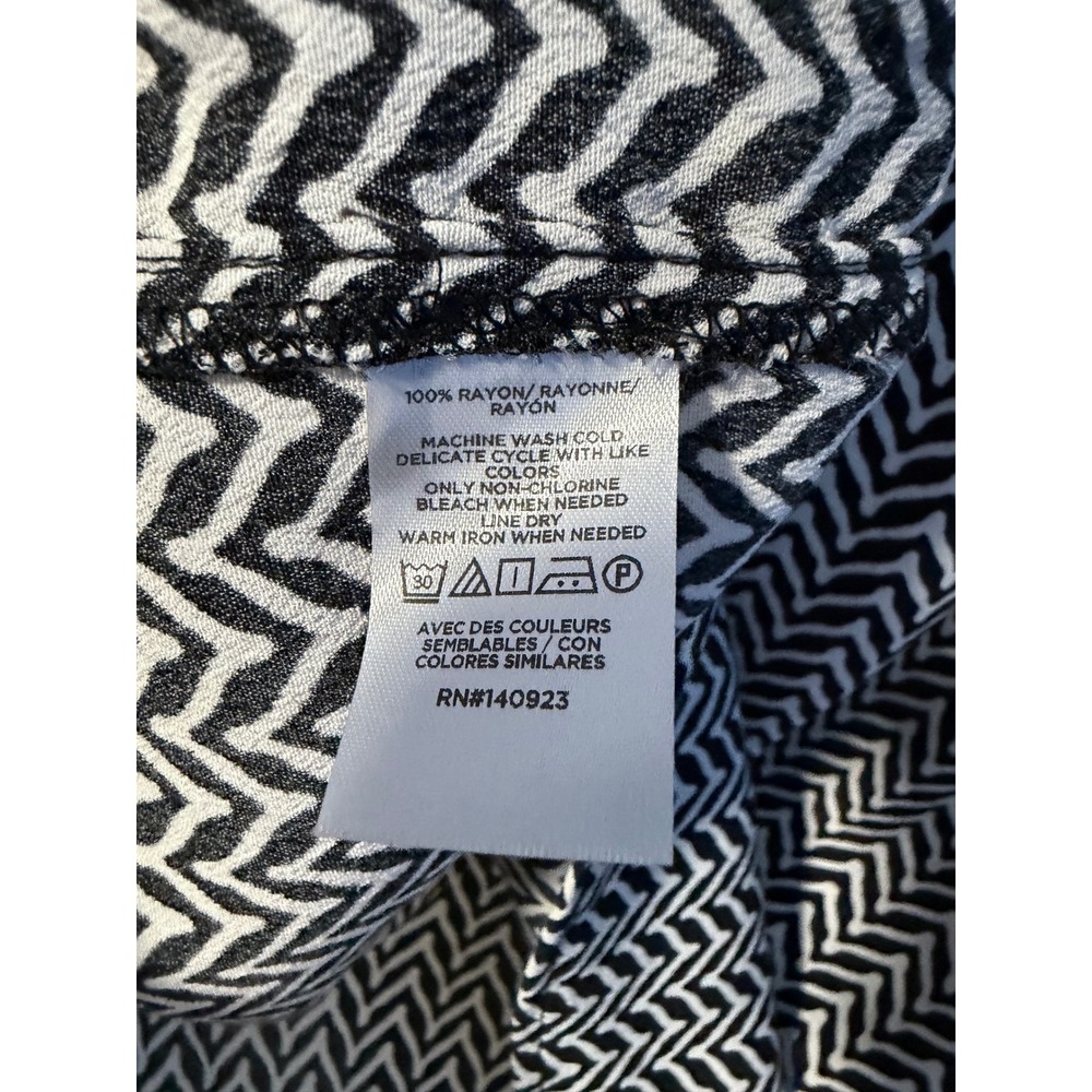 LOFT Sleeveless Blouse Petites SP Black White Chevron Tie - Picture 7 of 7